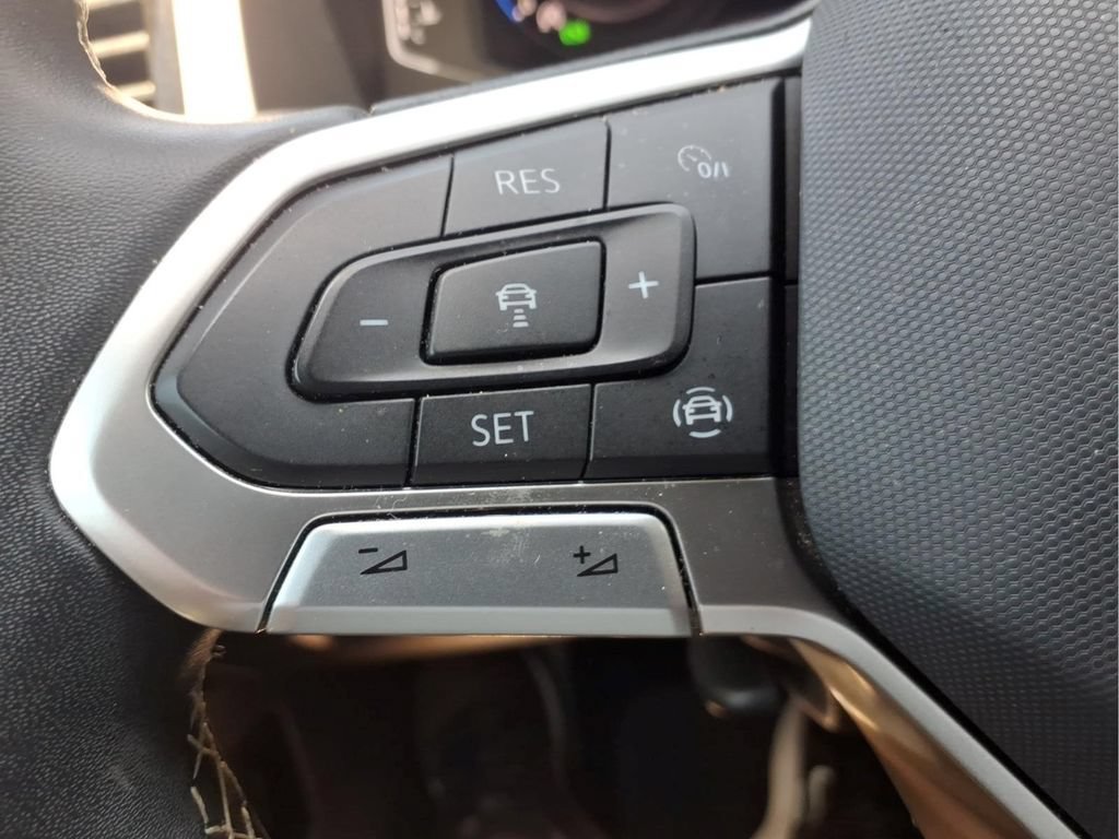 Used 2023 Volkswagen Atlas SE FWD image 28