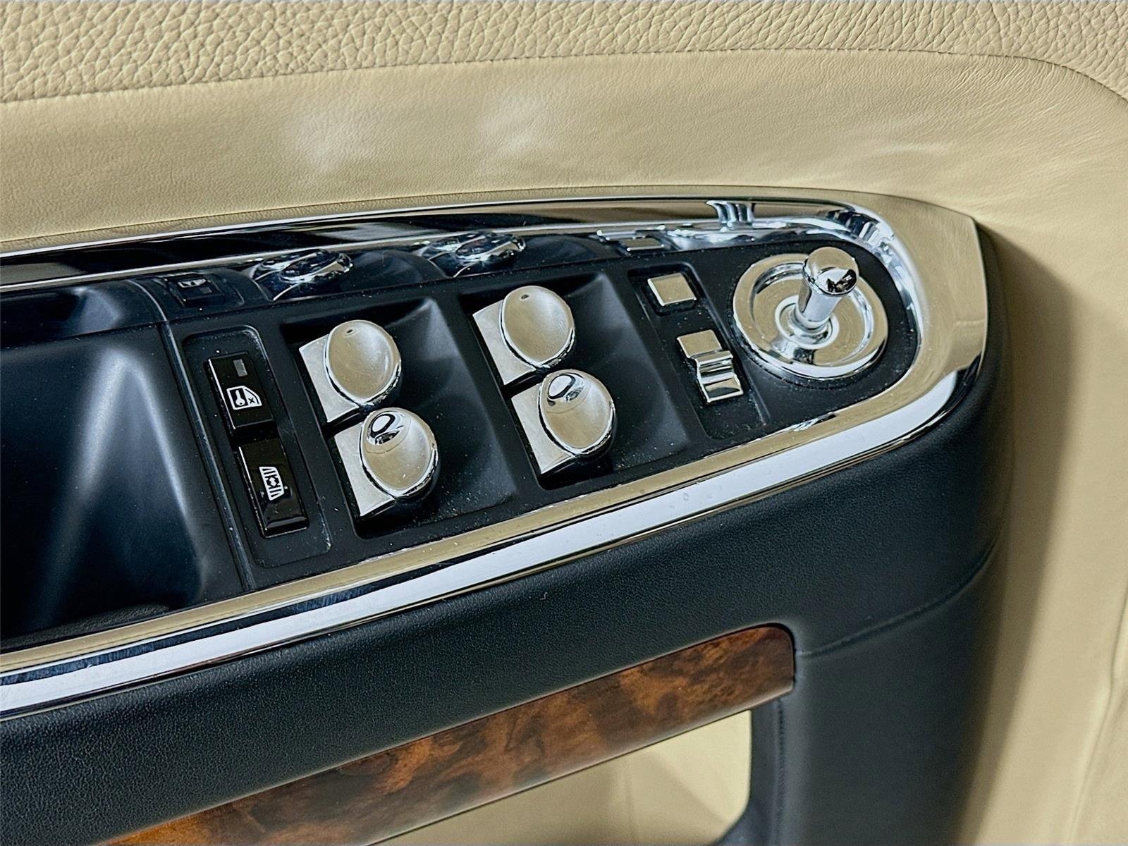 Used 2014 Rolls-Royce Ghost image 17