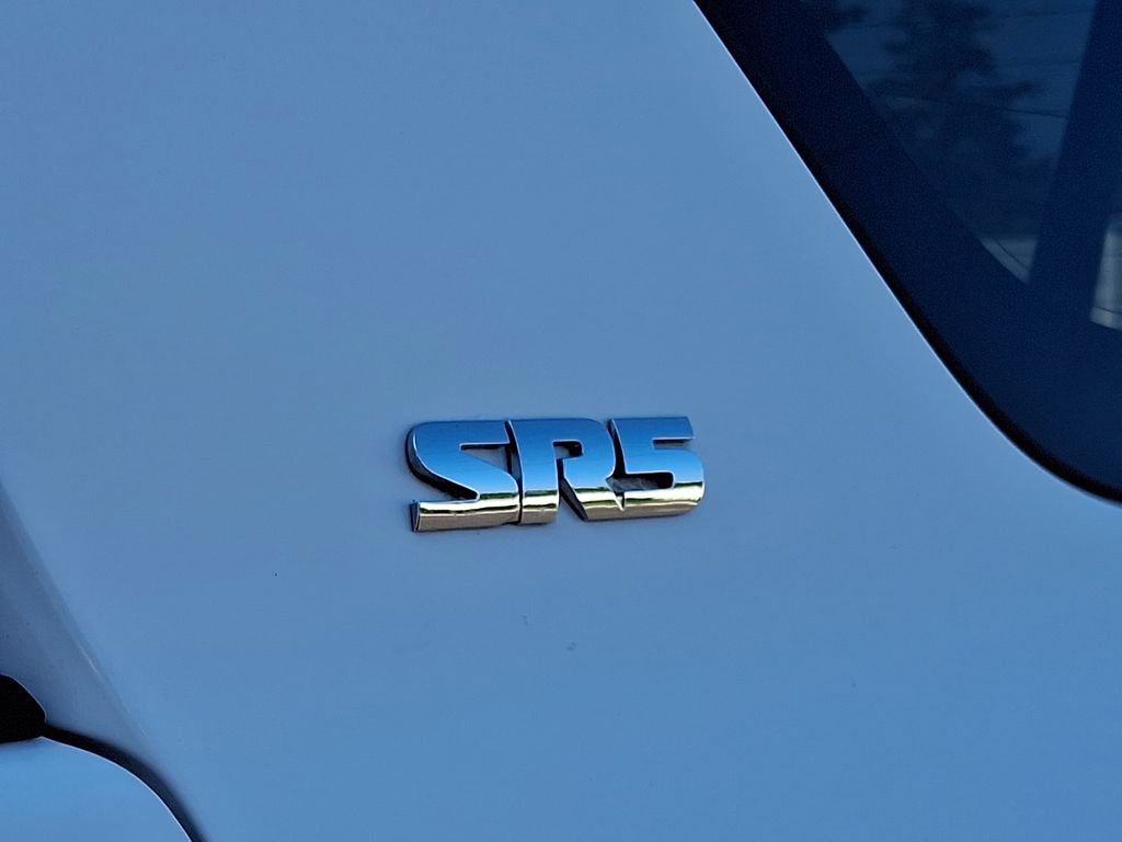 Used 2018 Toyota 4Runner SR5 AWD/4WD image 30