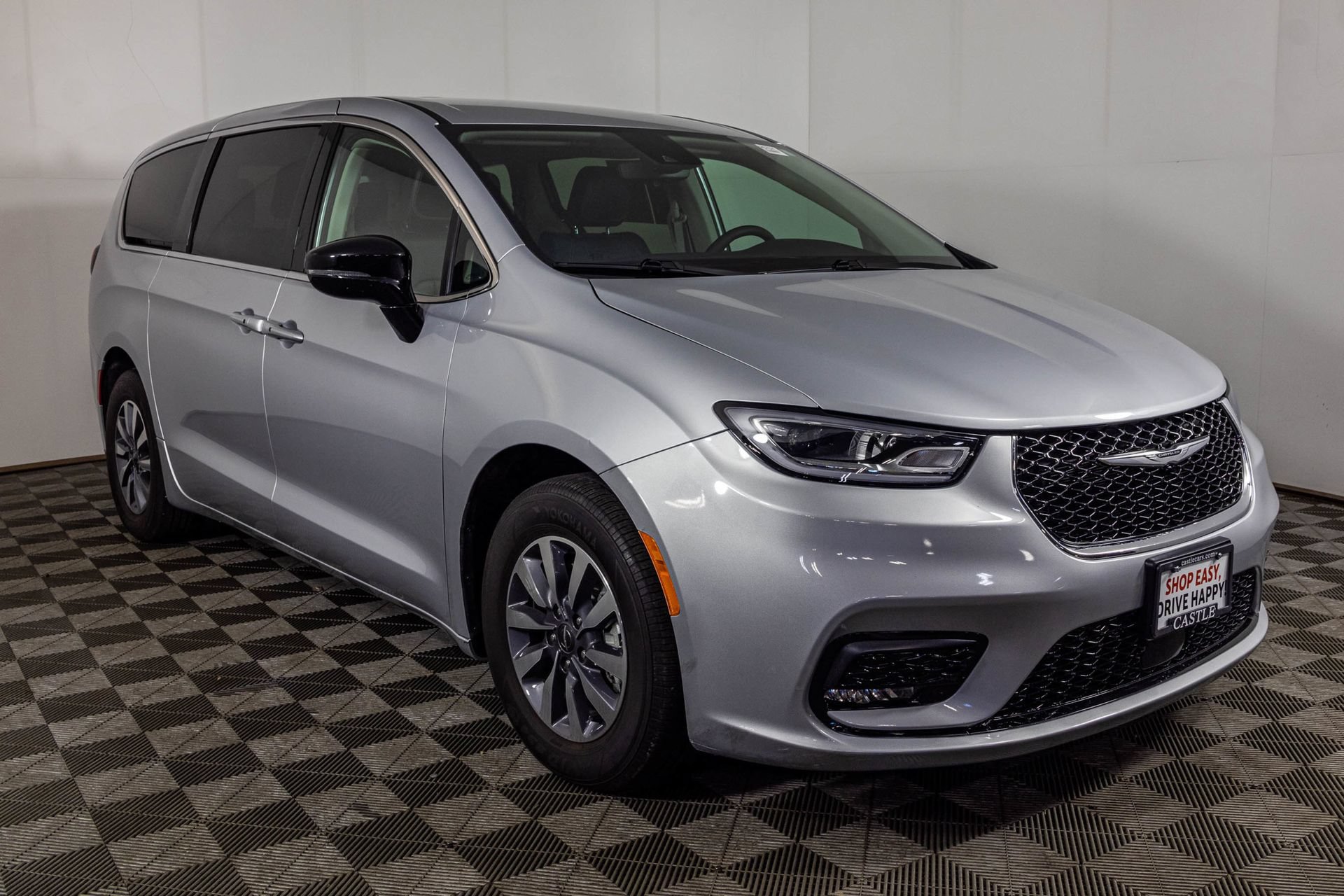 Used 2024 Chrysler Pacifica Limited FWD image 13