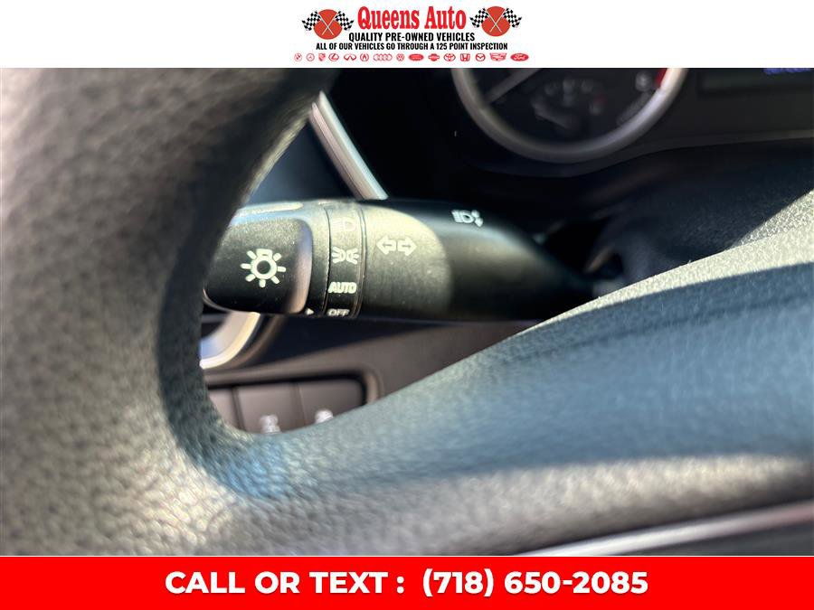 Used 2020 Hyundai Santa Fe SE image 20