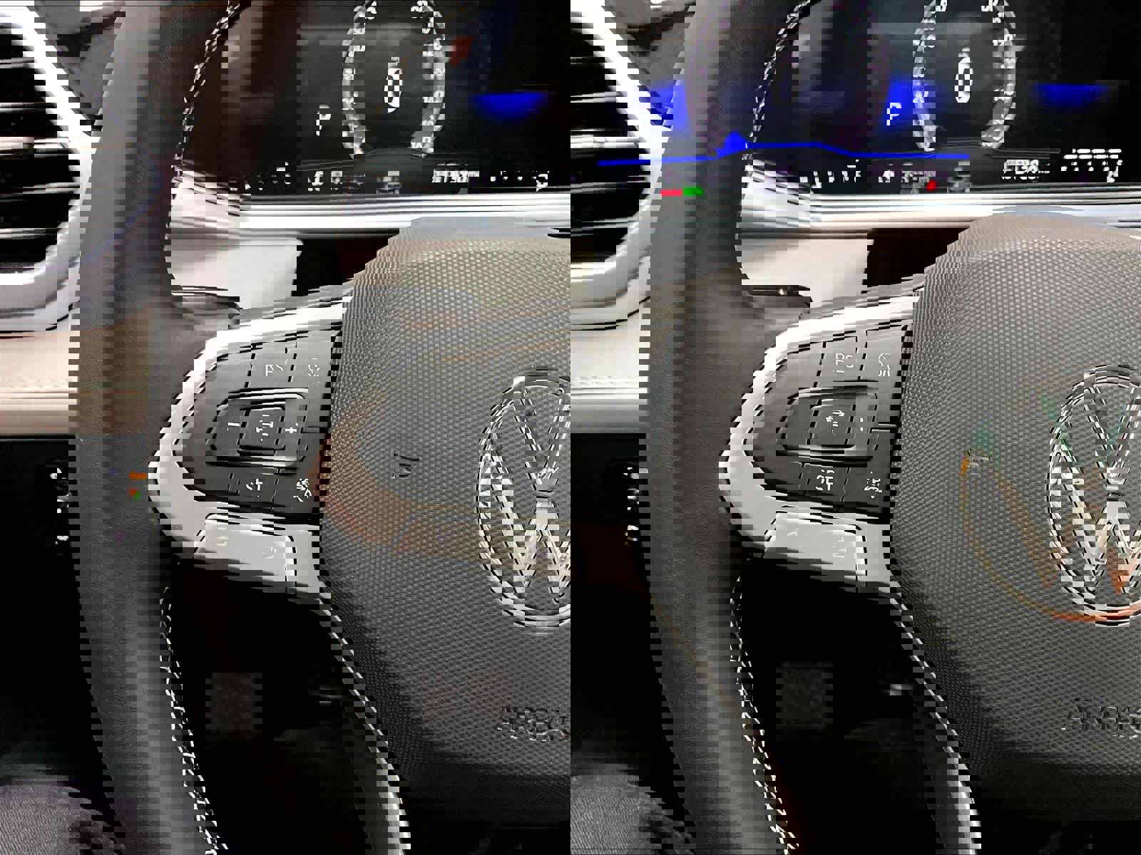 New 2026 Volkswagen Taos SE image 17