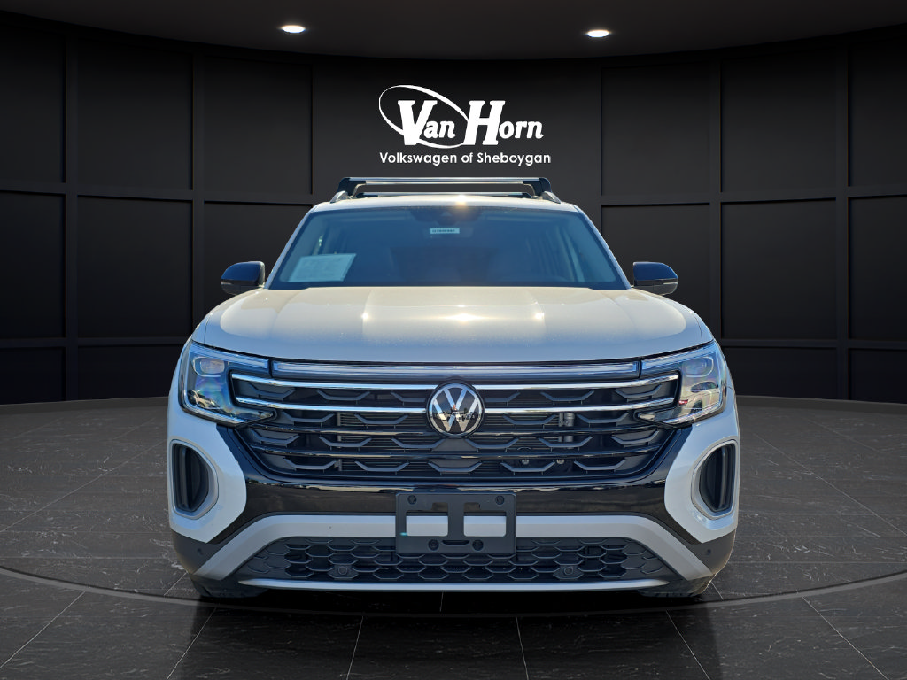 Used 2024 Volkswagen Atlas Peak Edition SEL AWD/4WD image 2