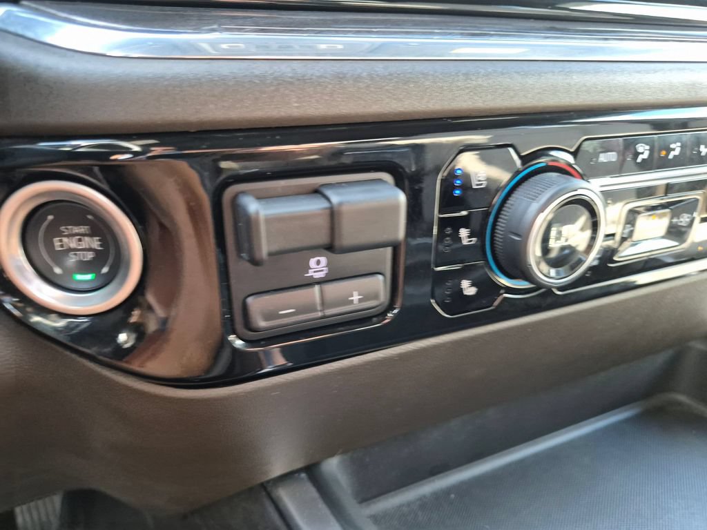 Used 2025 Chevrolet Silverado 2500 LTZ w/ LTZ Convenience Package AWD/4WD image 21