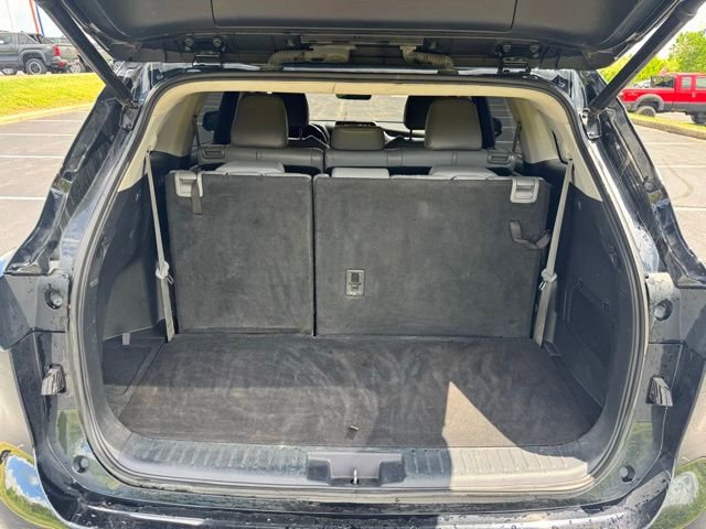 Used 2021 Toyota Highlander XLE AWD/4WD image 9