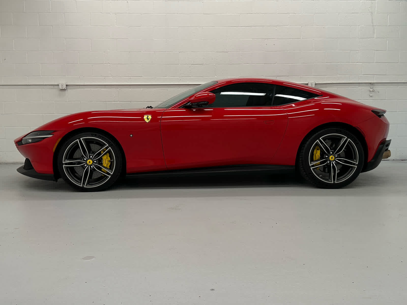 Used 2022 Ferrari Roma RWD image 3