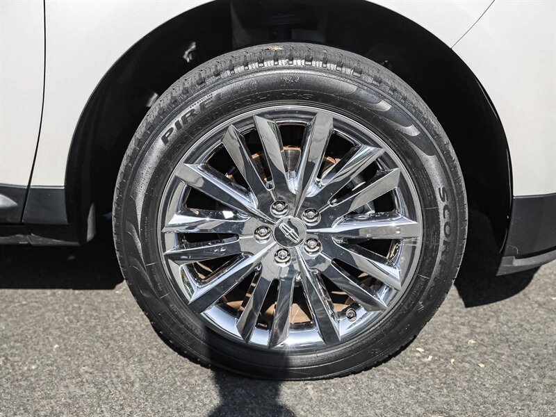 Used 2014 Lincoln MKX FWD w/ Equipment Group 102A image 12