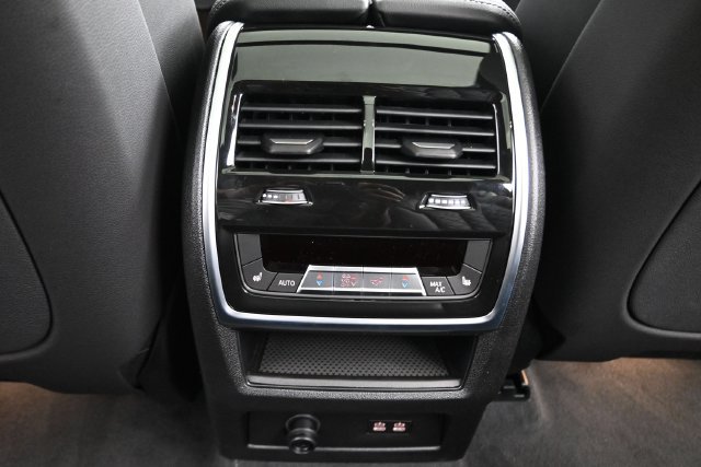 New 2027 BMW X7 xDrive40i AWD/4WD image 17