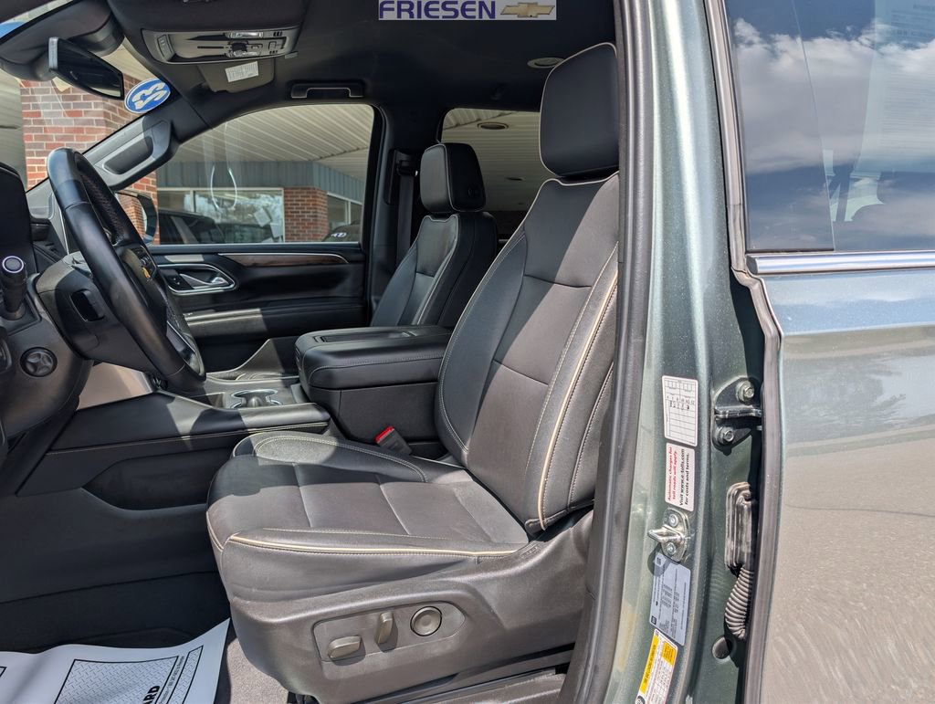 Used 2023 Chevrolet Suburban Premier image 9
