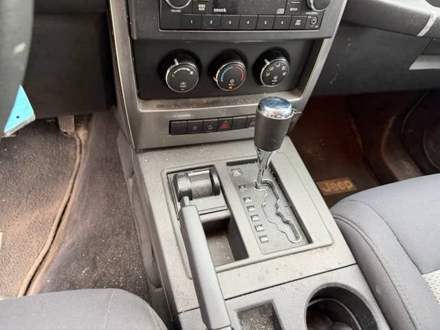 Used 2009 Jeep Liberty Sport w/ Popular Equipment Group AWD/4WD image 16
