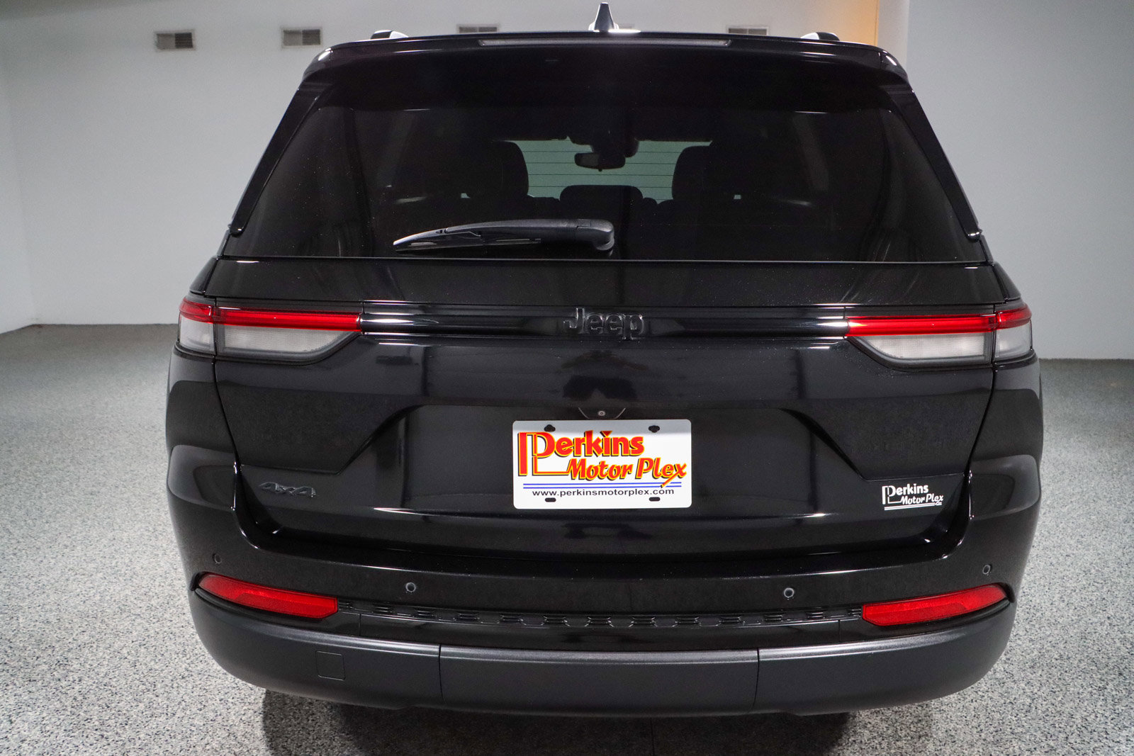 Used 2023 Jeep Grand Cherokee Altitude image 8