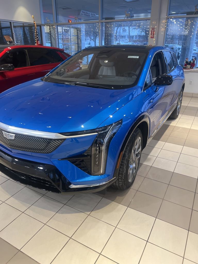 New 2026 Cadillac Optiq Luxury 1 image 1