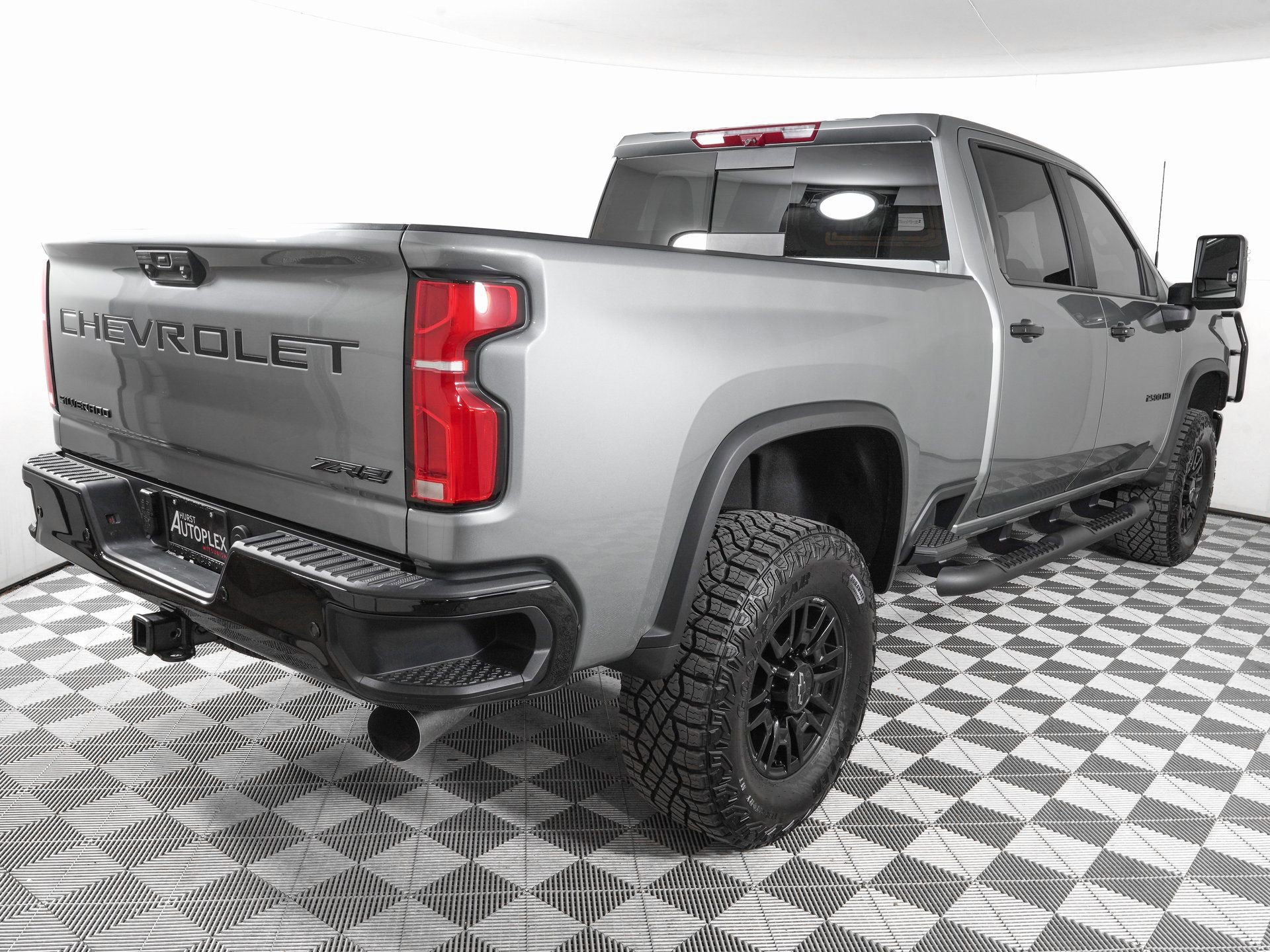 Used 2025 Chevrolet Silverado 2500 ZR2 w/ Technology Package image 5