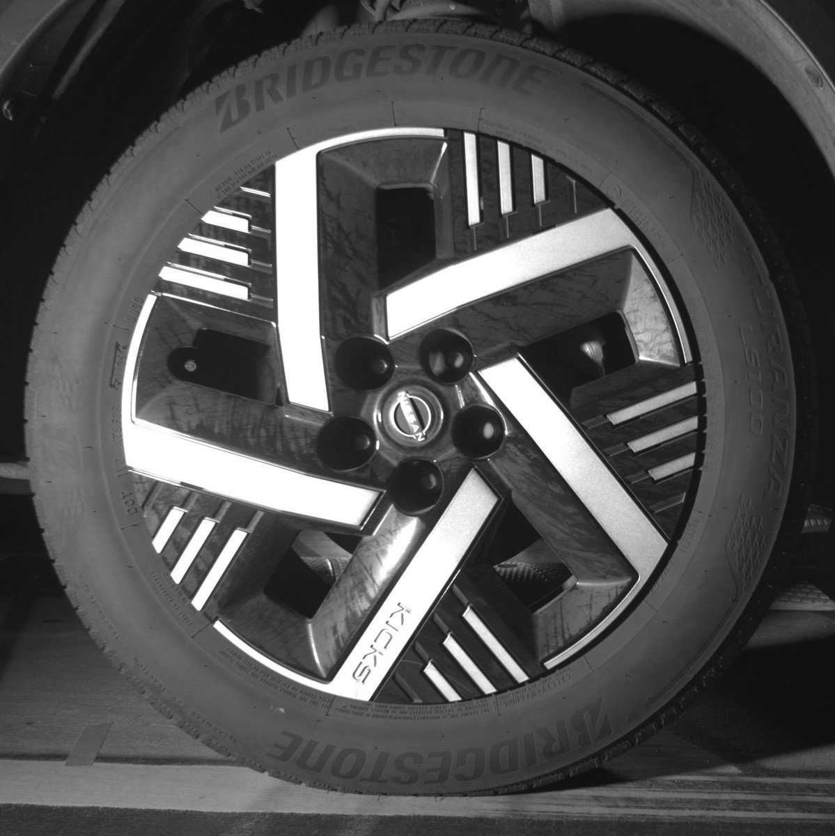 Used 2025 Nissan Kicks SV image 13