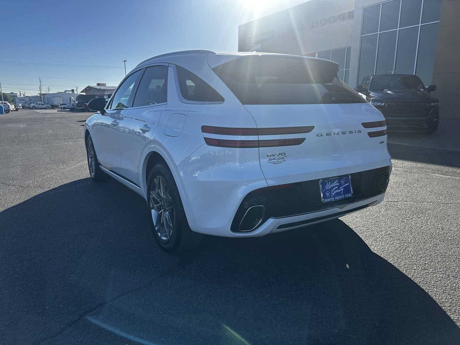 Used 2025 Genesis GV70 2.5T AWD/4WD image 6