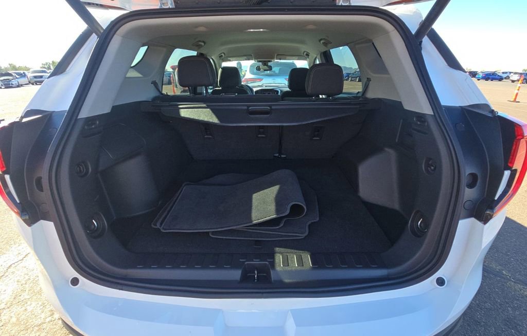 Used 2023 GMC Terrain SLE w/ Driver Convenience Package image 35