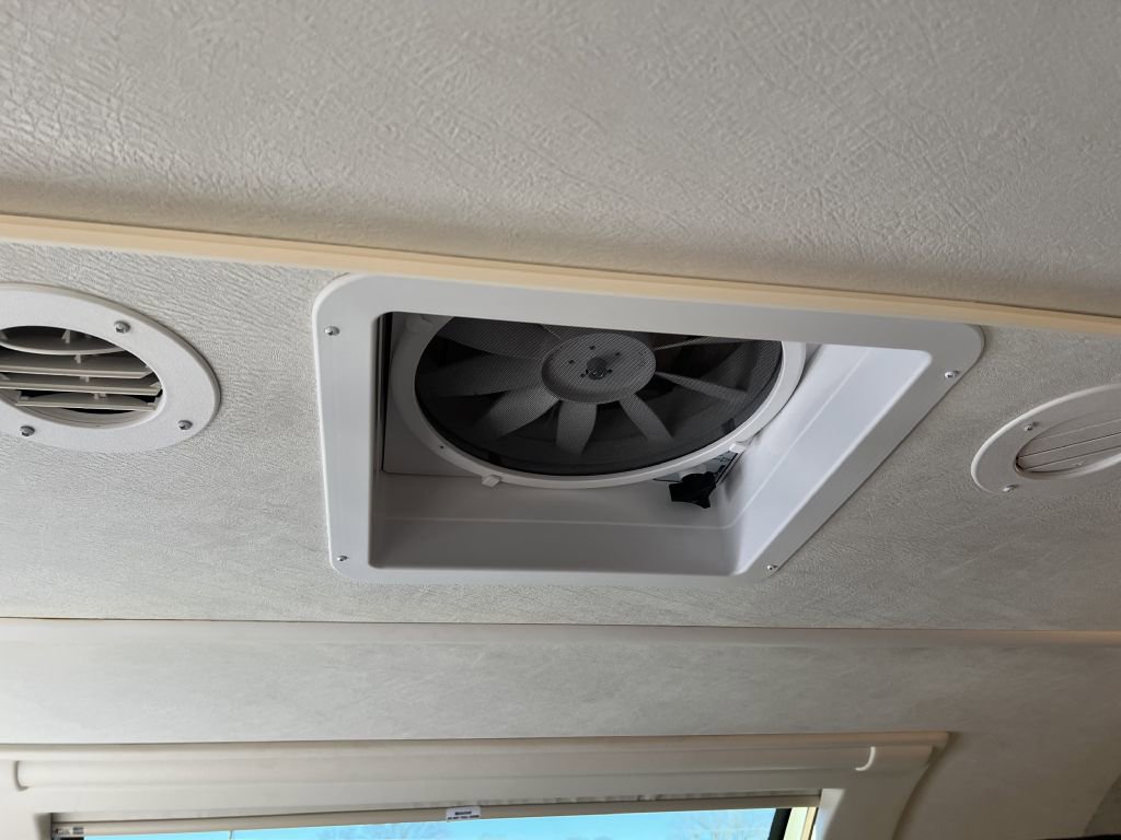 Used 2018 Mercedes-Benz Sprinter 3500 image 45