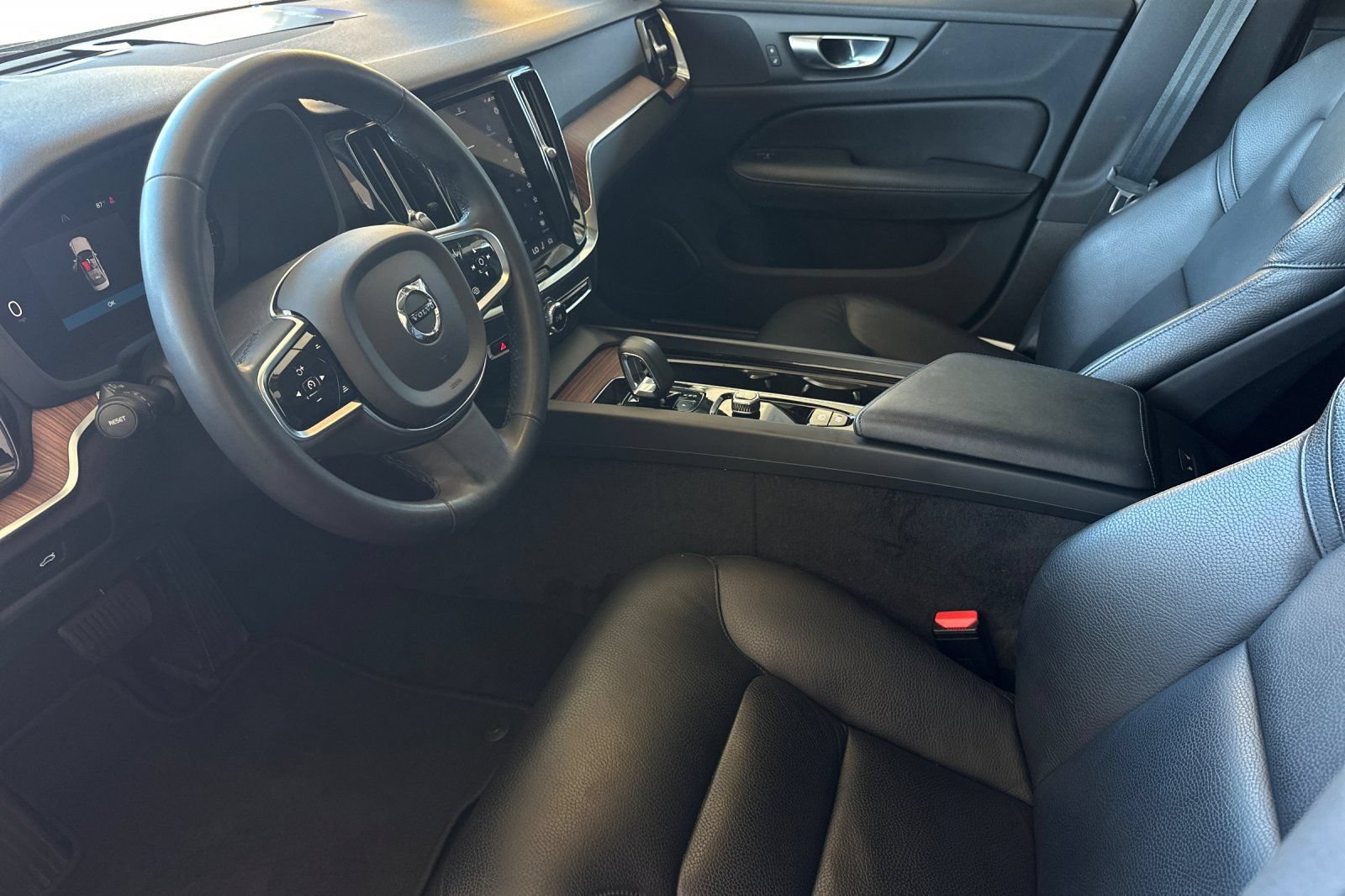 Used 2024 Volvo S60 B5 Plus AWD/4WD image 9