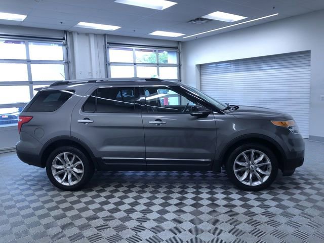 Used 2014 Ford Explorer XLT w/ Equipment Group 202A AWD/4WD image 37