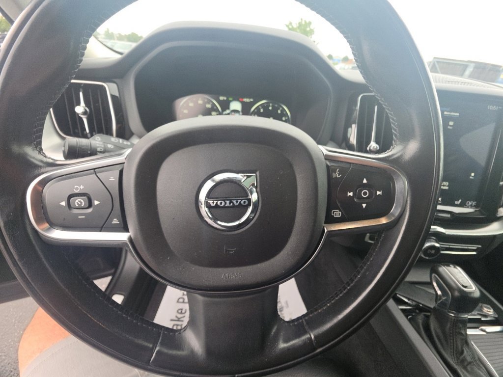 Used 2019 Volvo XC60 T5 Momentum w/ Multimedia Package AWD/4WD image 17