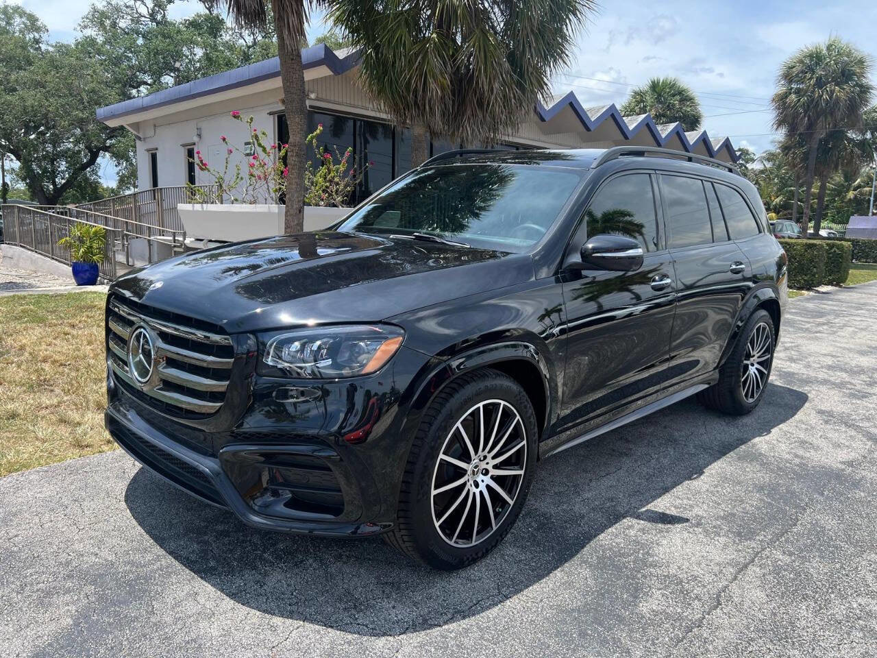Used 2024 Mercedes-Benz GLS 450 4MATIC image 1