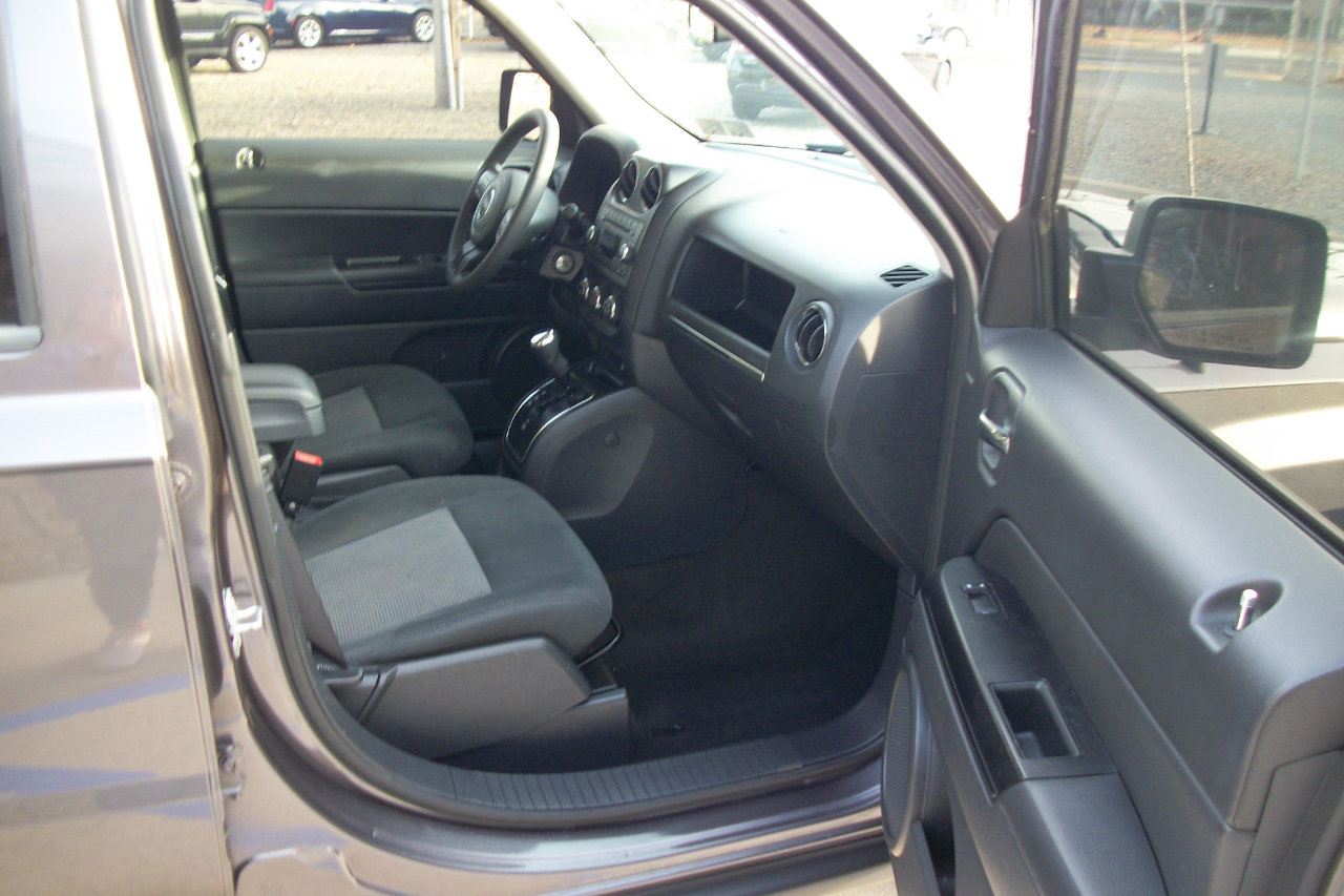 Used 2015 Jeep Patriot Sport w/ Power Value Group image 4