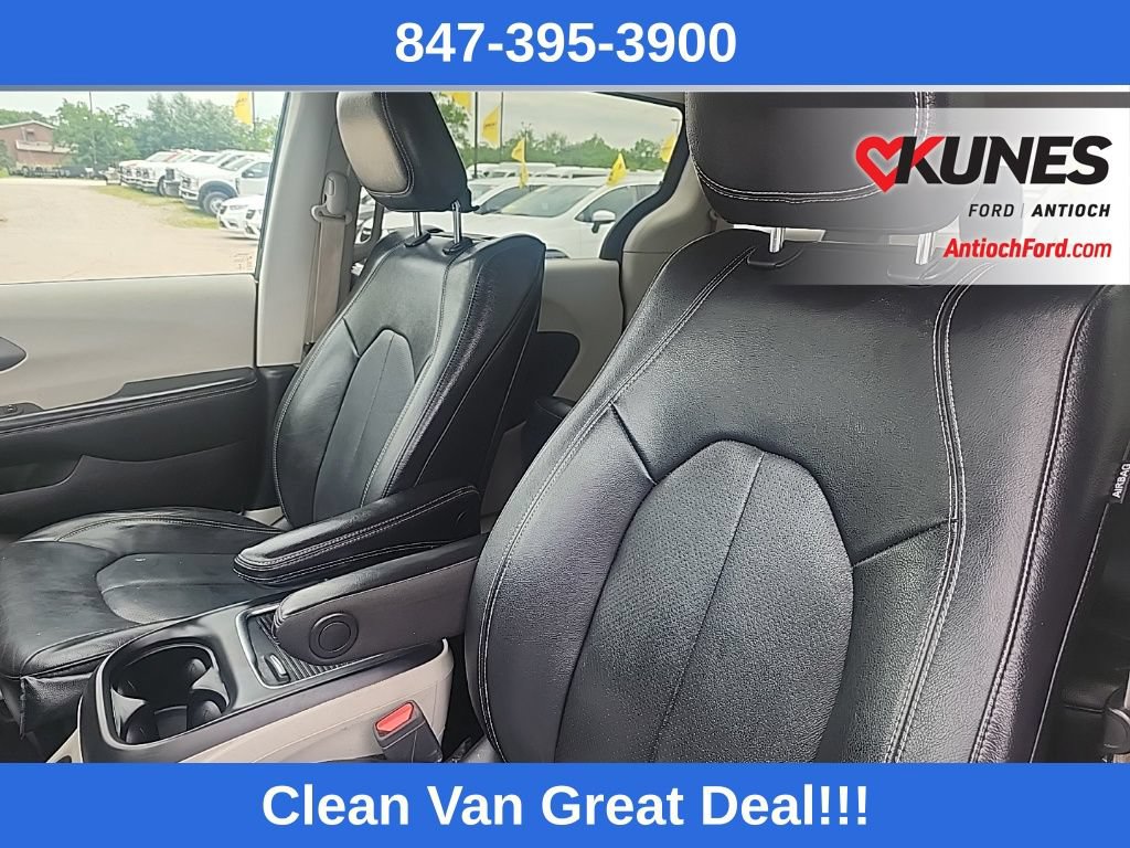 Used 2022 Chrysler Pacifica Touring-L w/ Uconnect Theater Family Group FWD image 19