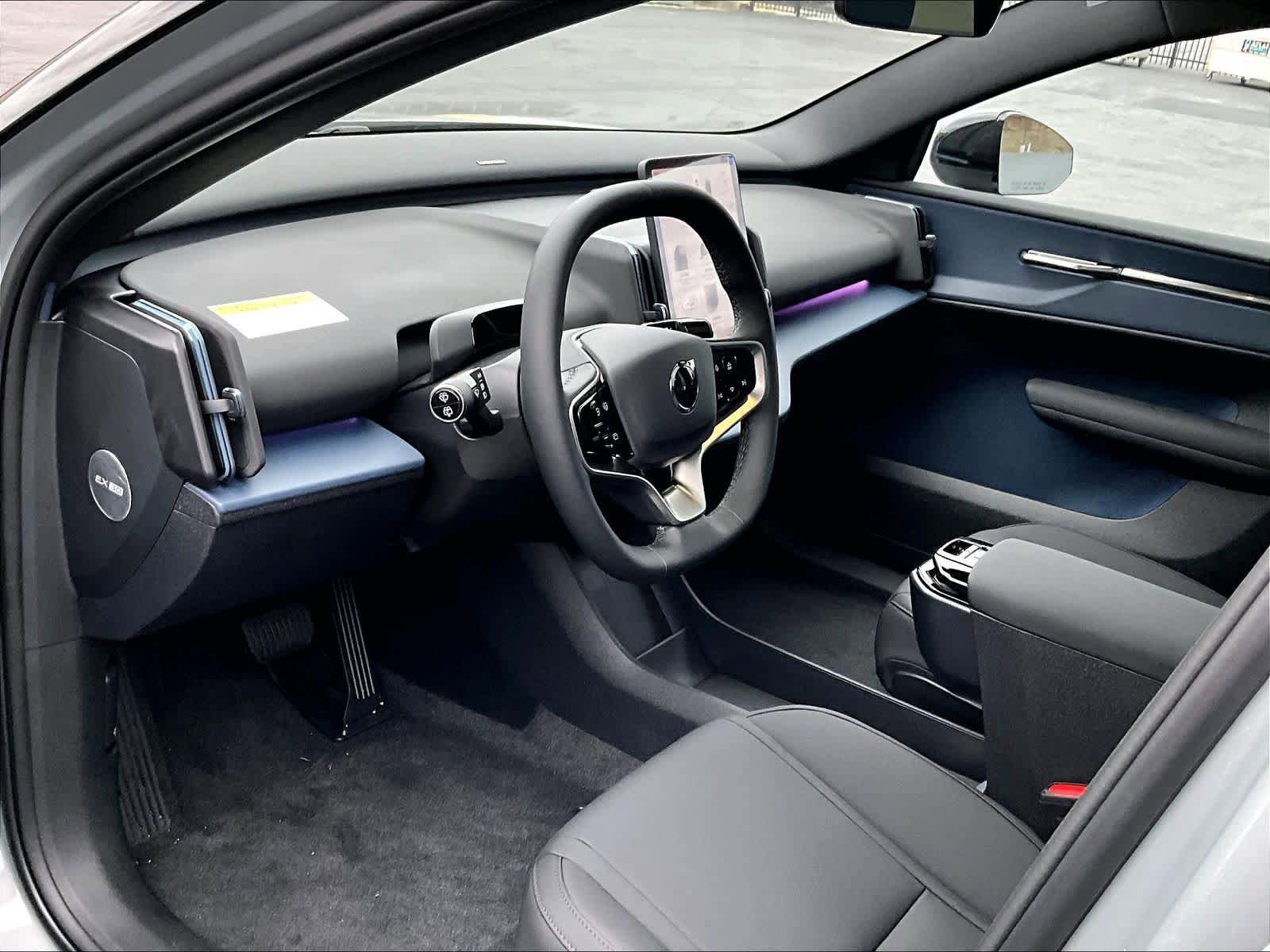 New 2026 Volvo EX30 Plus w/ Climate Package image 8