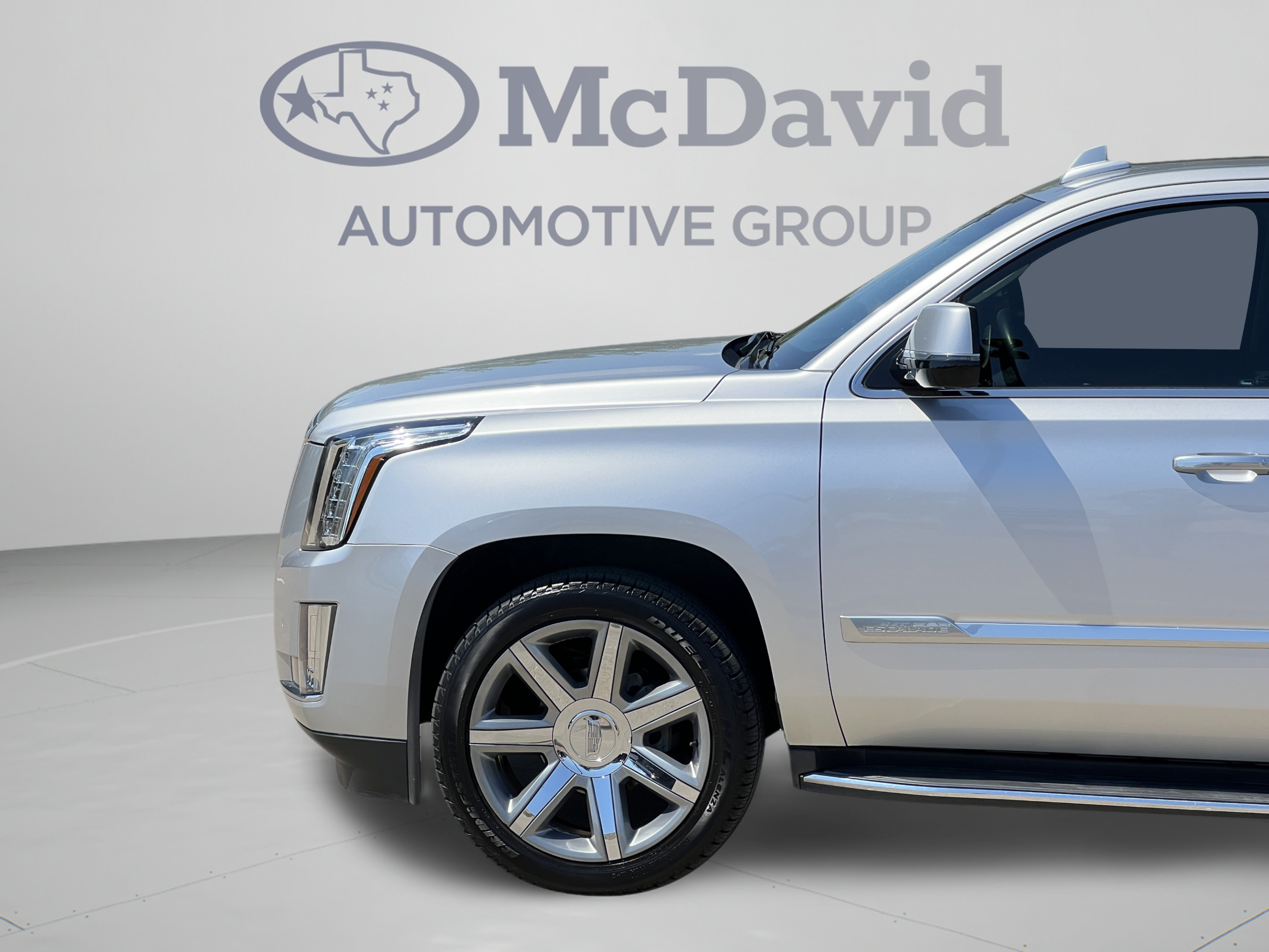 Used 2016 Cadillac Escalade Luxury AWD/4WD image 35