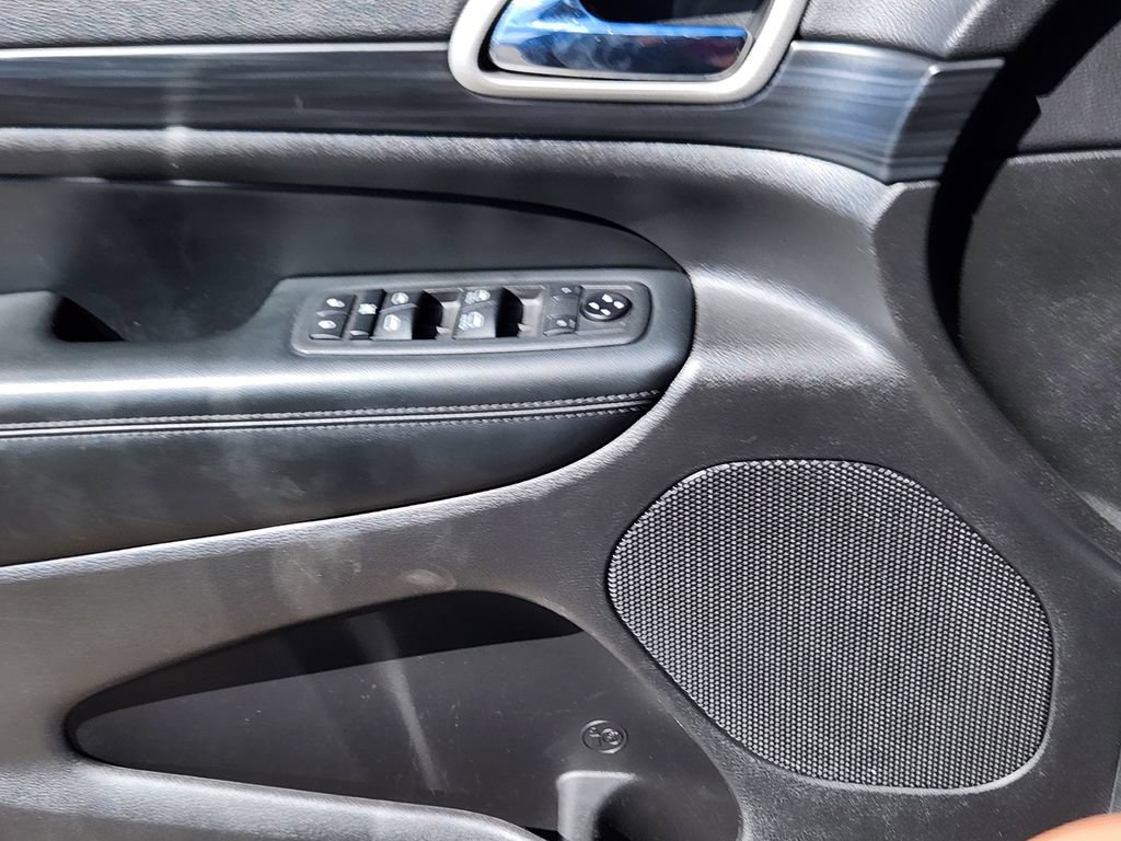Used 2020 Jeep Grand Cherokee Altitude AWD/4WD image 6