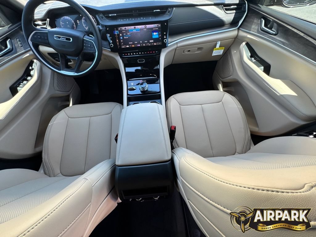 New 2026 Jeep Grand Cherokee Limited w/ Luxury Tech Group II AWD/4WD image 15