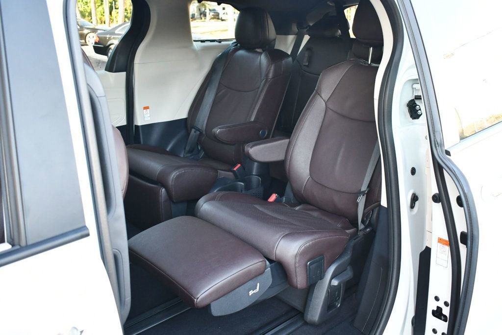 Used 2024 Toyota Sienna Platinum image 19