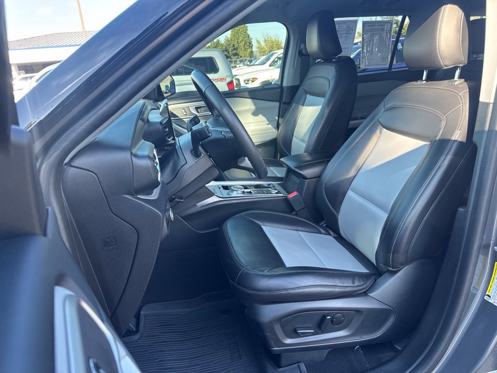 Used 2023 Ford Explorer XLT w/ Equipment Group 202A AWD/4WD image 10