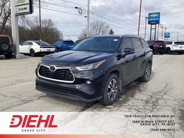 Used 2022 Toyota Highlander XLE image 3