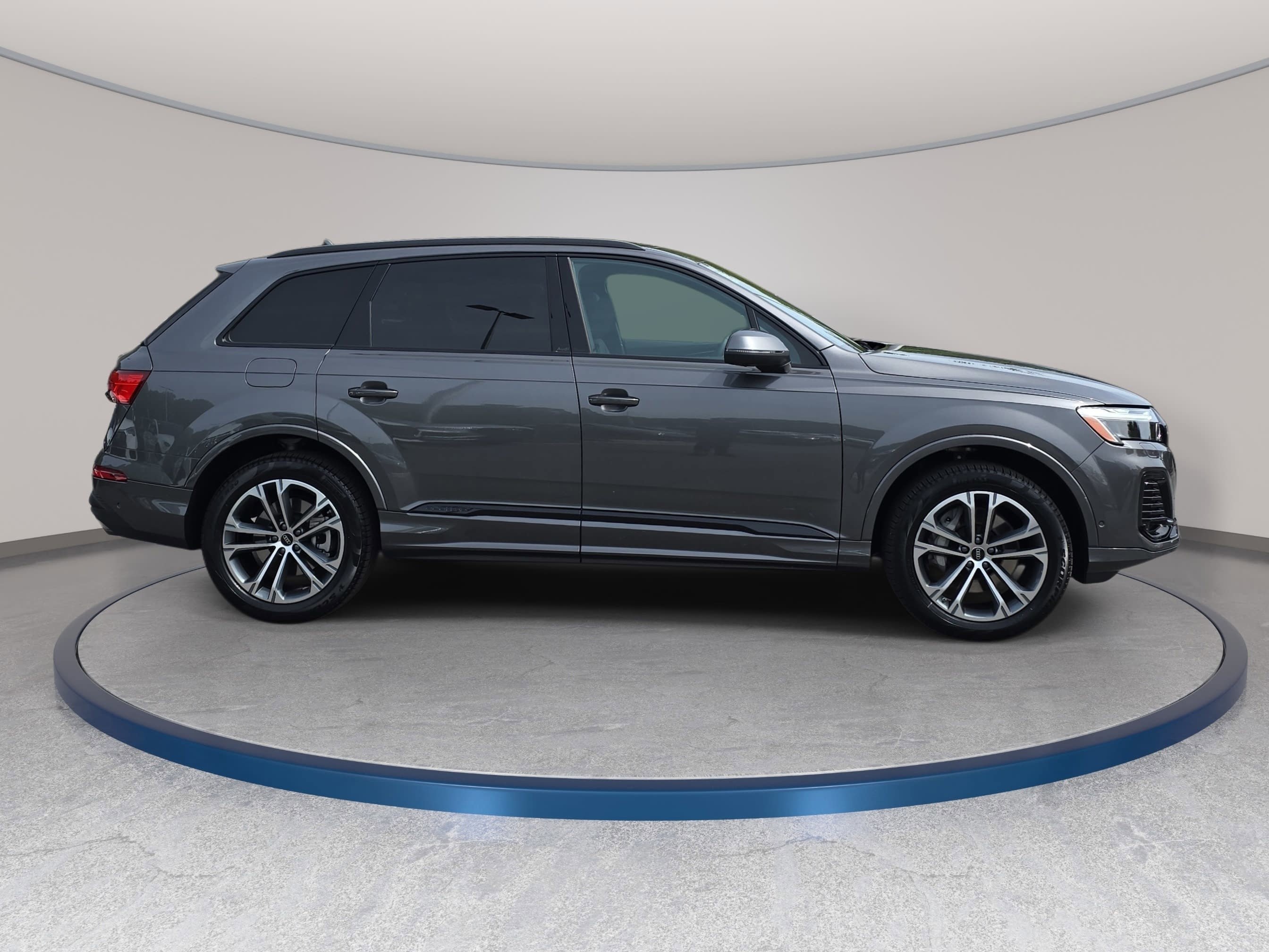Used 2025 Audi Q7 2.0T Premium w/ Convenience Plus Package AWD/4WD image 4