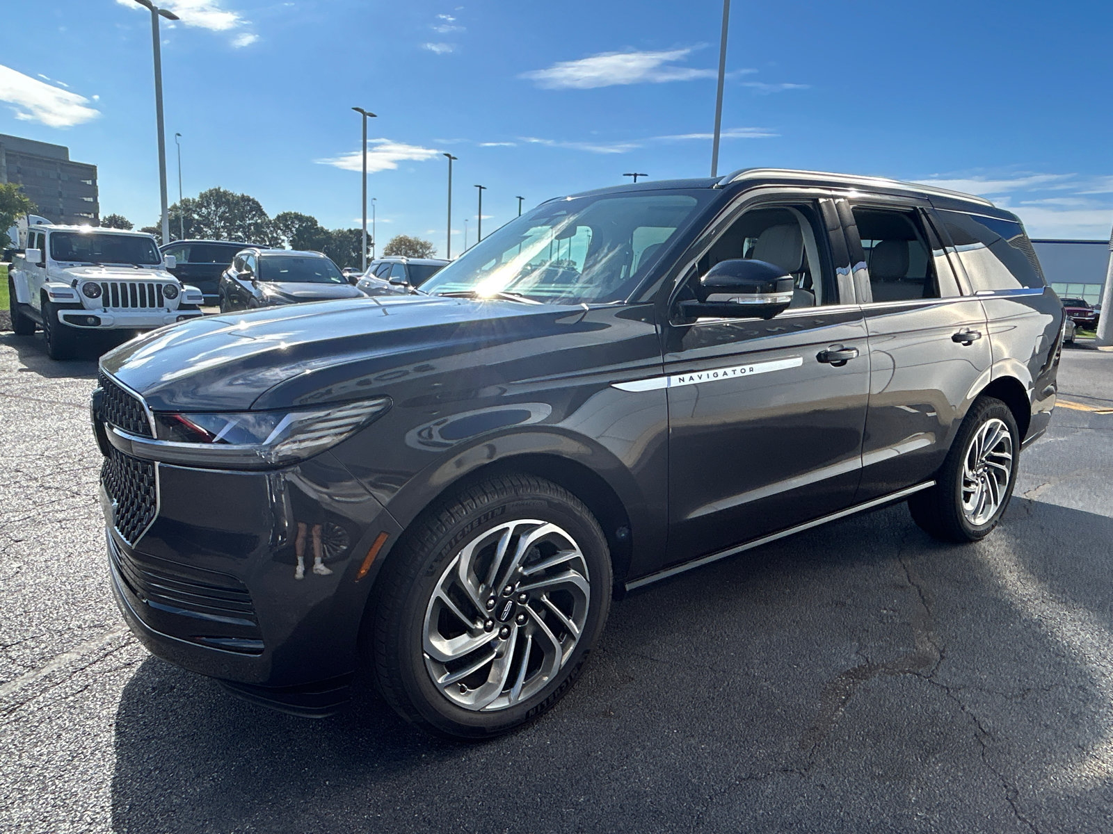 New 2026 Lincoln Navigator Reserve AWD/4WD image 3