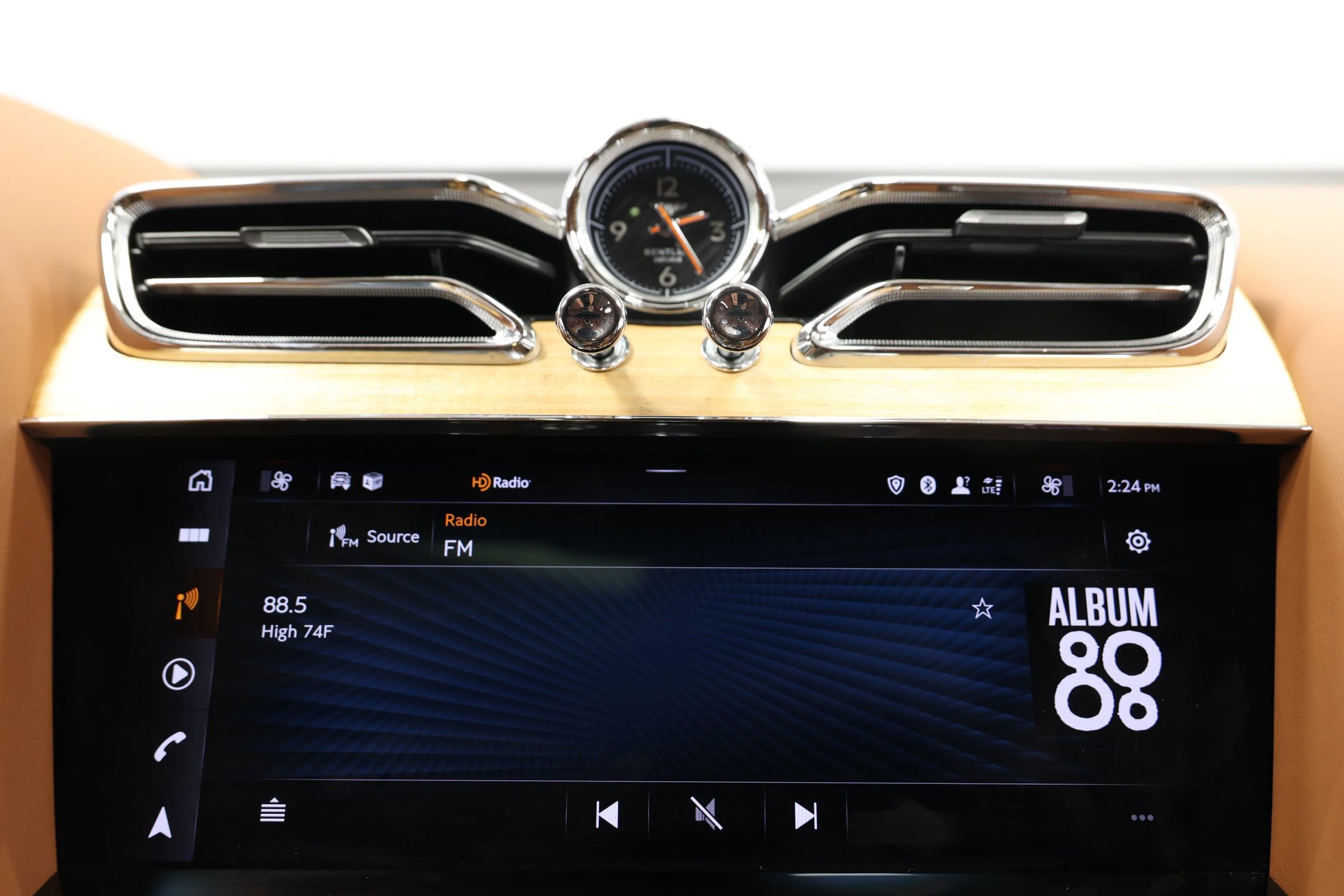 Used 2023 Bentley Bentayga Speed image 48