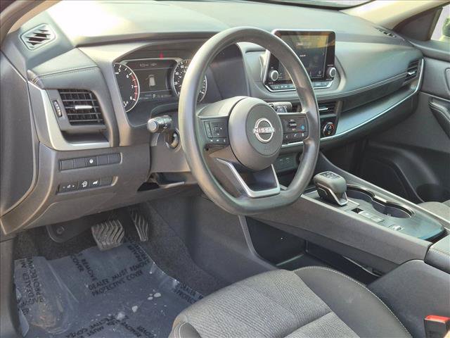 Used 2024 Nissan Rogue SV FWD image 9