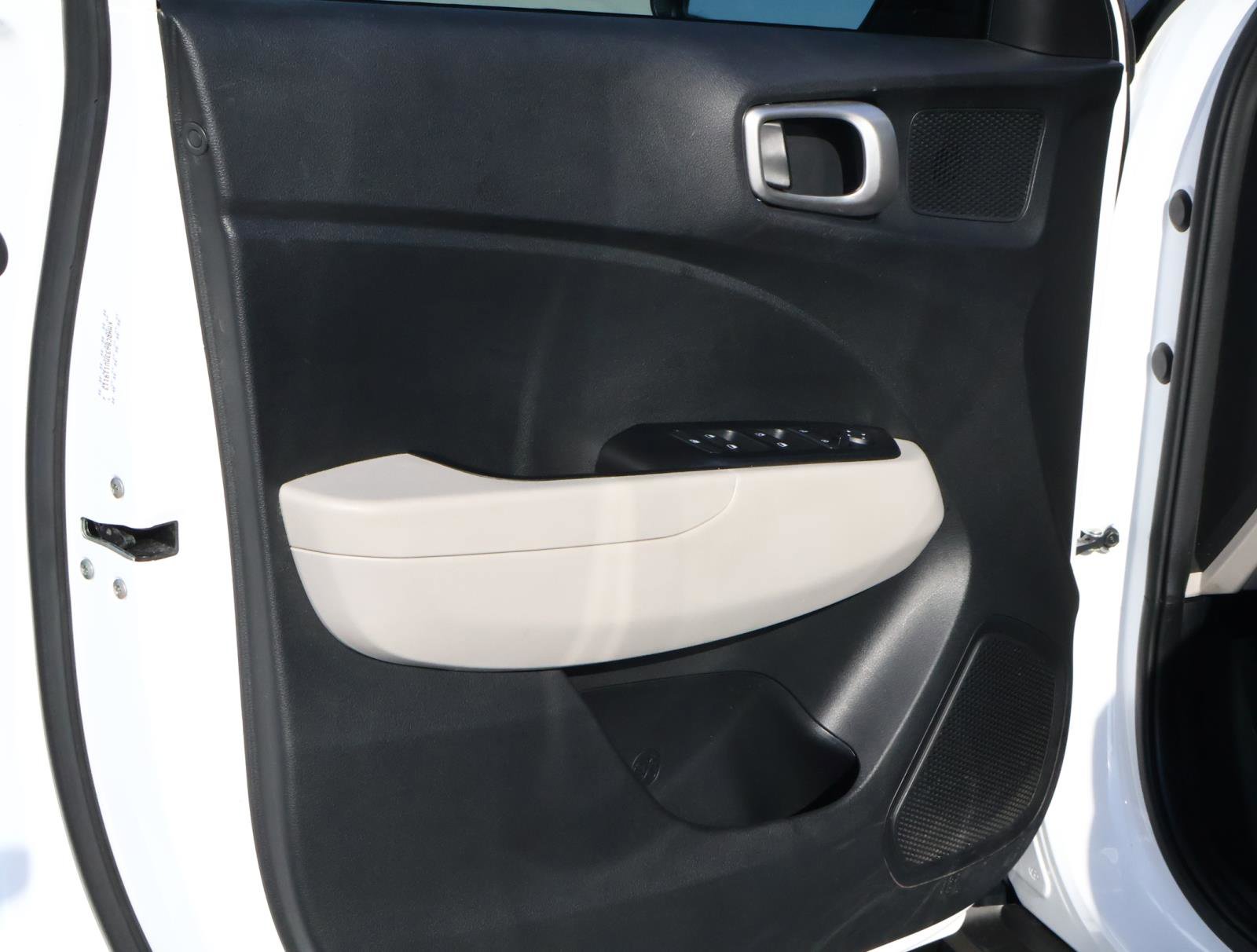 Used 2021 Hyundai Venue SEL w/ Premium Package image 15