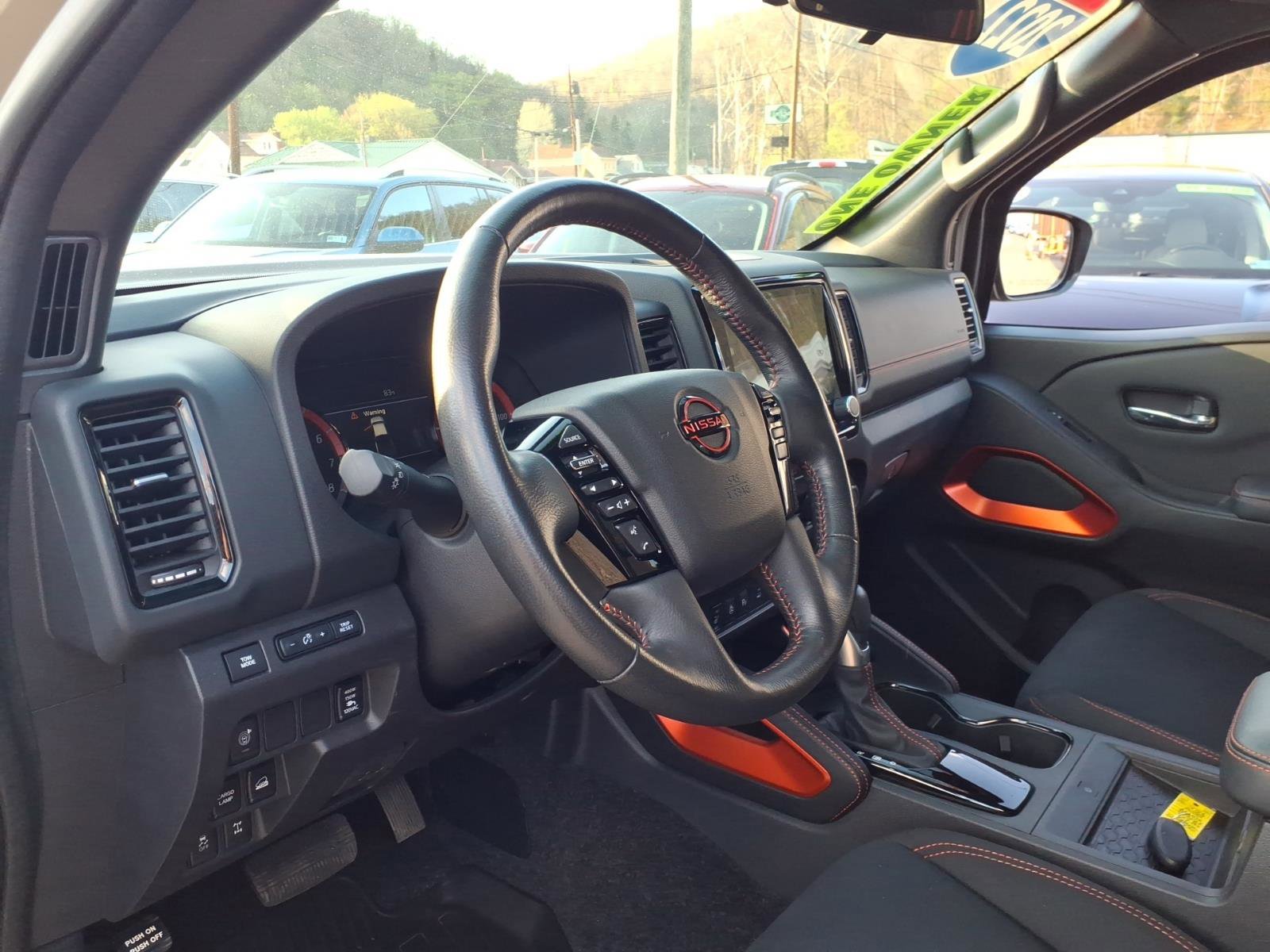 Used 2022 Nissan Frontier PRO-4X image 7
