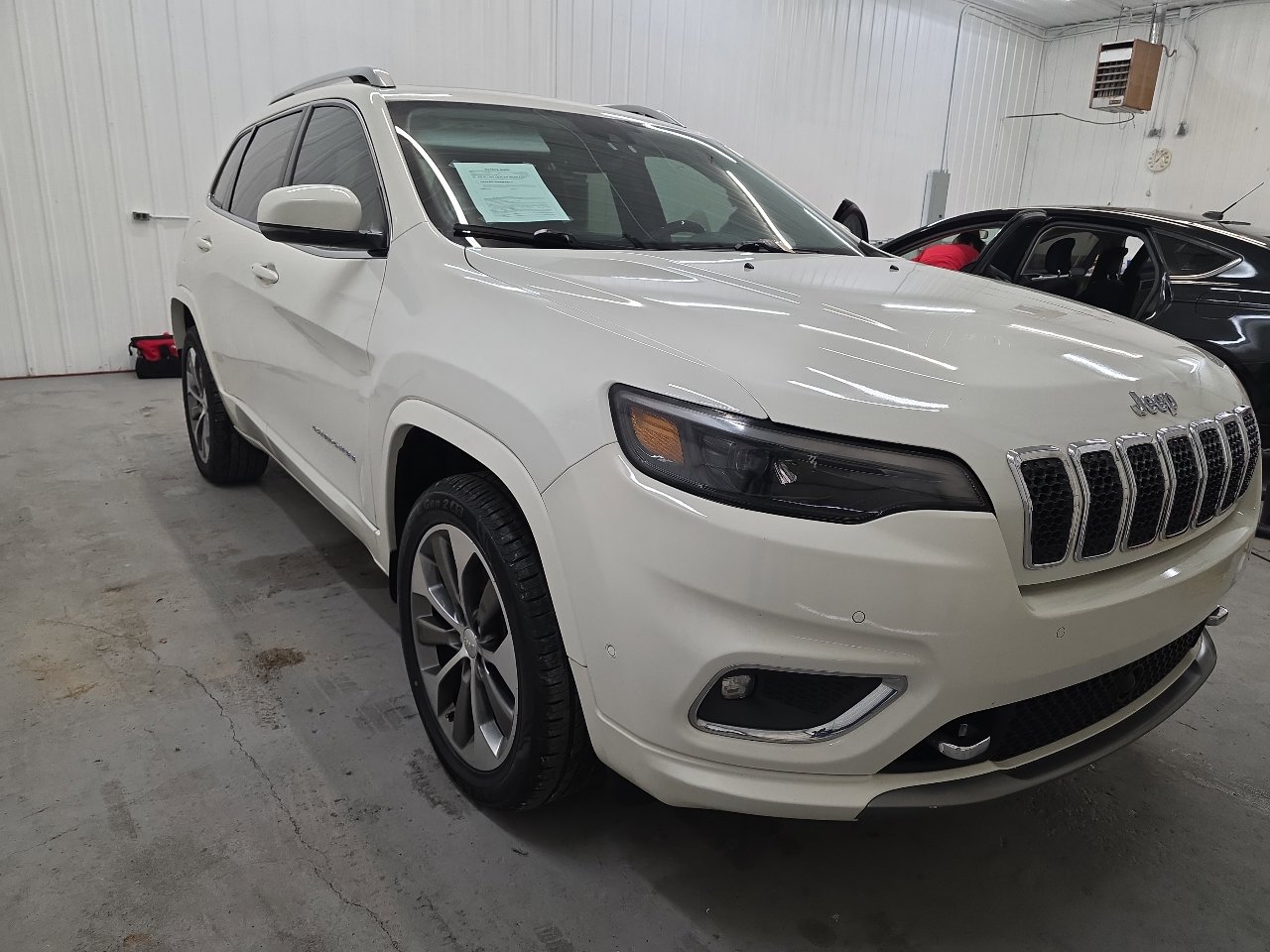 Used 2019 Jeep Cherokee Overland w/ Technology Group image 18