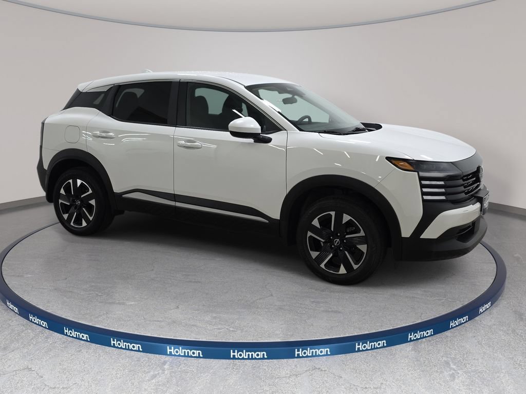 Used 2025 Nissan Kicks SV AWD/4WD image 4