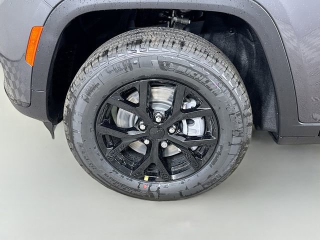 Used 2025 Jeep Grand Cherokee L Altitude image 32