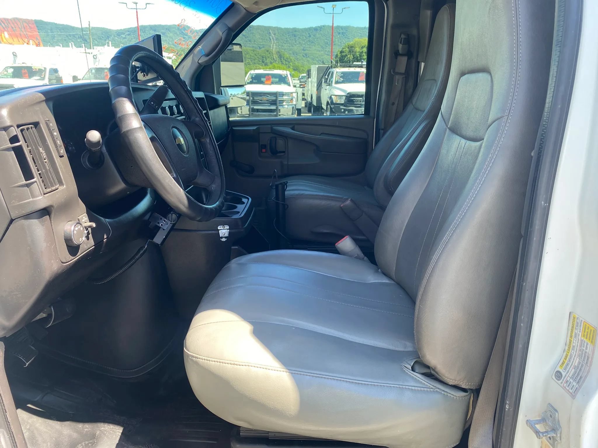 Used 2011 Chevrolet Express 3500 RWD image 9