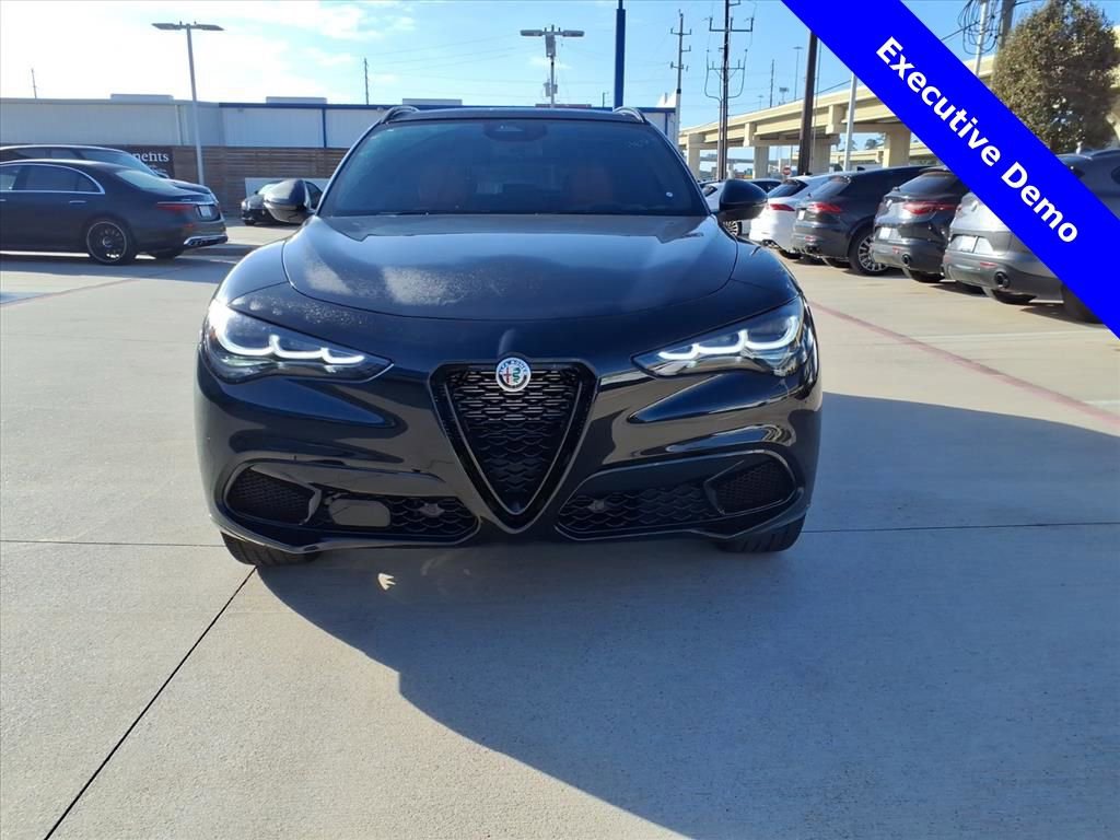 New 2025 Alfa Romeo Stelvio Sprint w/ Veloce Package AWD/4WD image 4