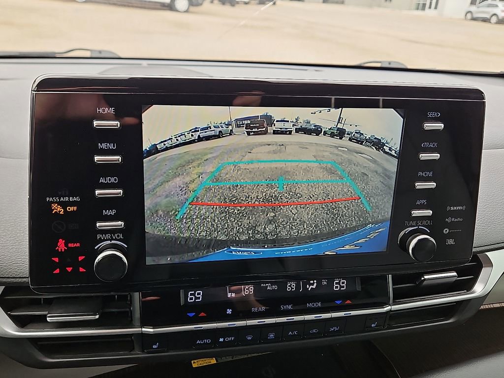 Used 2022 Toyota Sienna XLE w/ XLE Plus Package image 19