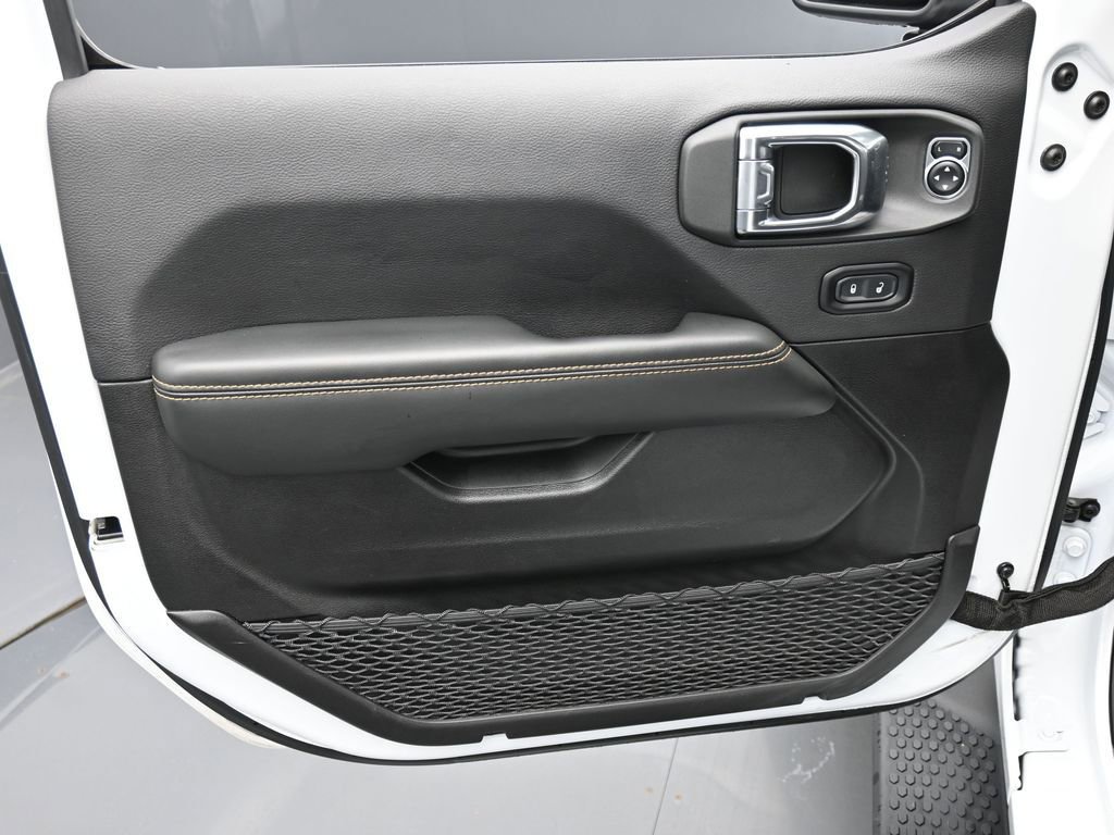 Used 2025 Jeep Wrangler Unlimited Sahara image 9