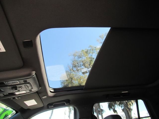 Used 2024 Chevrolet Tahoe Z71 w/ Luxury Package image 20