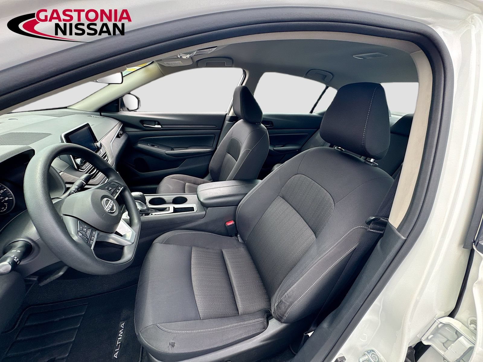 Used 2025 Nissan Altima 2.5 SV FWD image 27