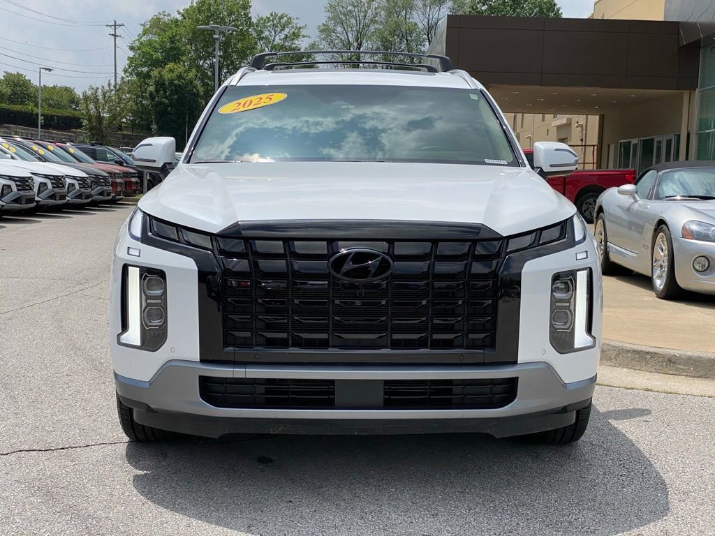 Used 2025 Hyundai Palisade Limited FWD image 2